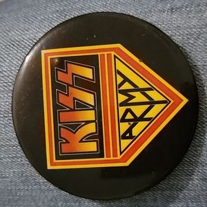 1977 Vintage Kiss Army pin